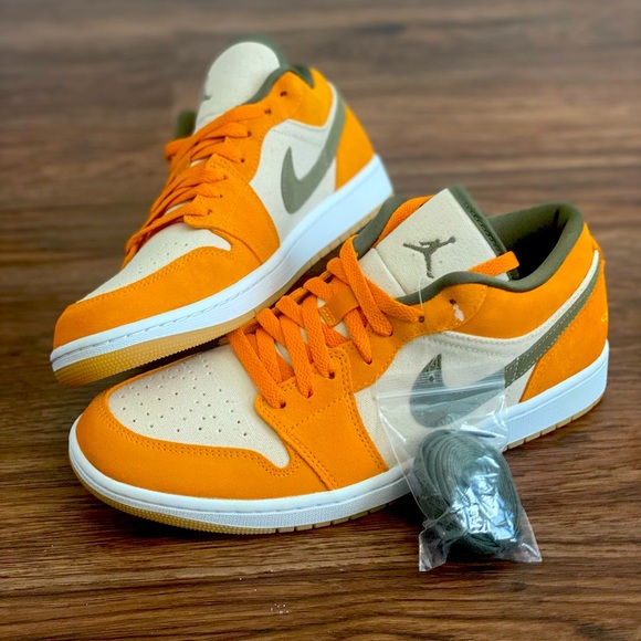 🆕 Jordan 1 ❌SOLD❌ - Picture 2 of 6